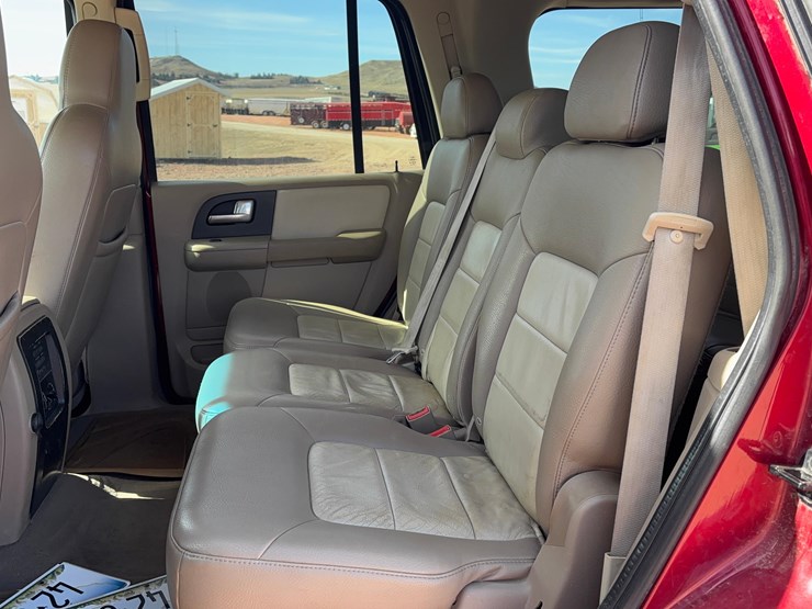 2004-ford-expedition-image-8