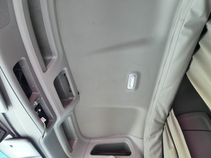 2018-peterbilt-579-image-13