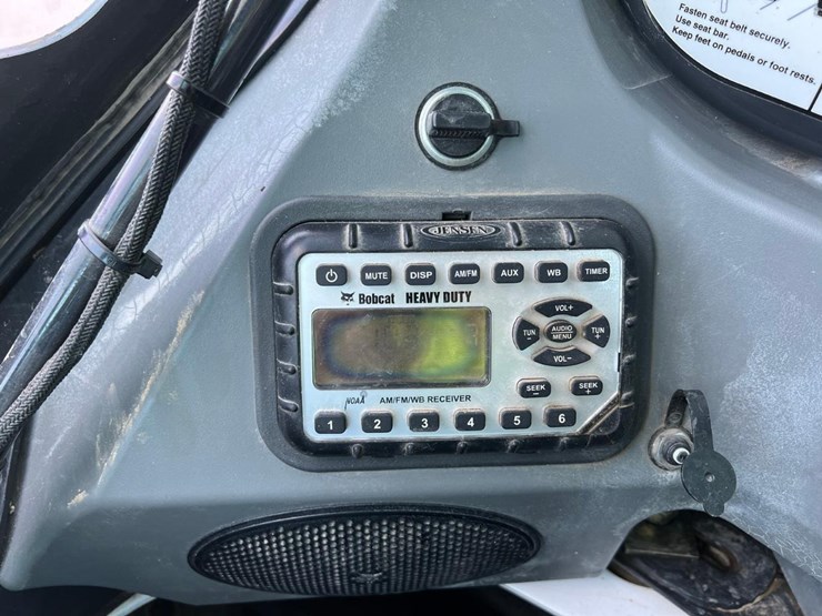 2016-bobcat-t770-image-24