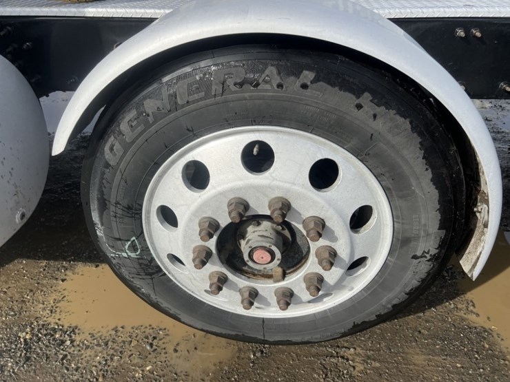 2015-mack-cxu613-tri-axle-truck-tractor-image-17