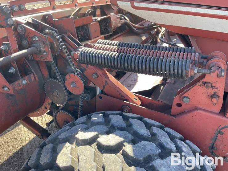 hesston-6550-image-18