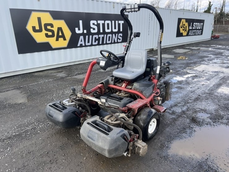 2014-toro-greensmaster-3320-triflex-traction-unit-image-1