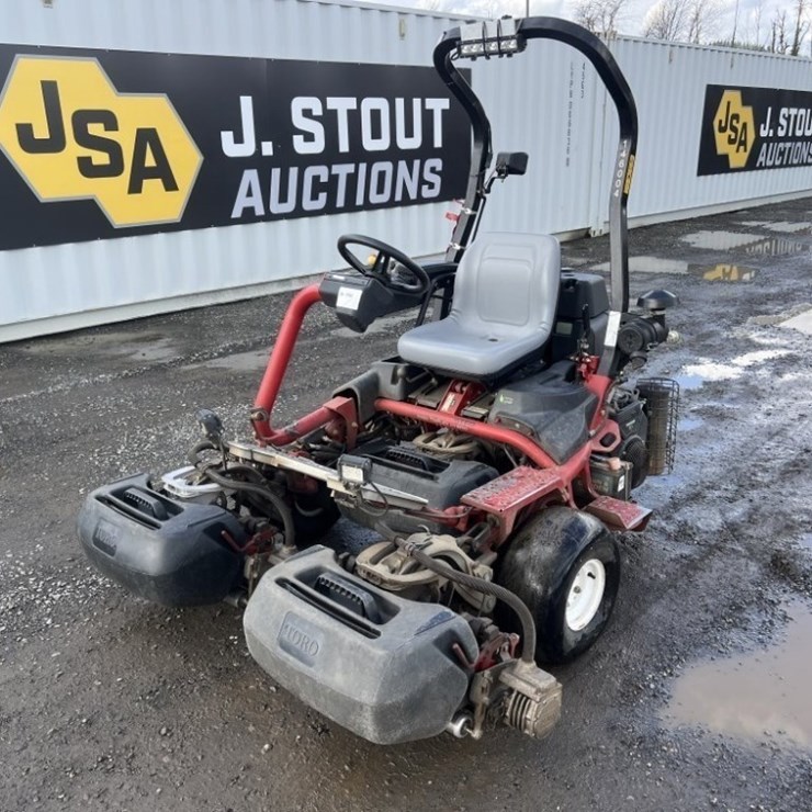 2014 Toro Greensmaster 3320 TriFlex Traction Unit