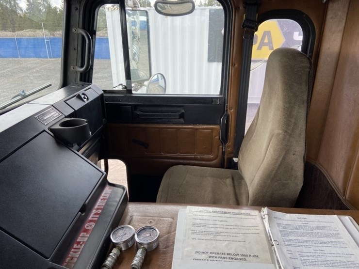 1993-vactor-2100-image-13