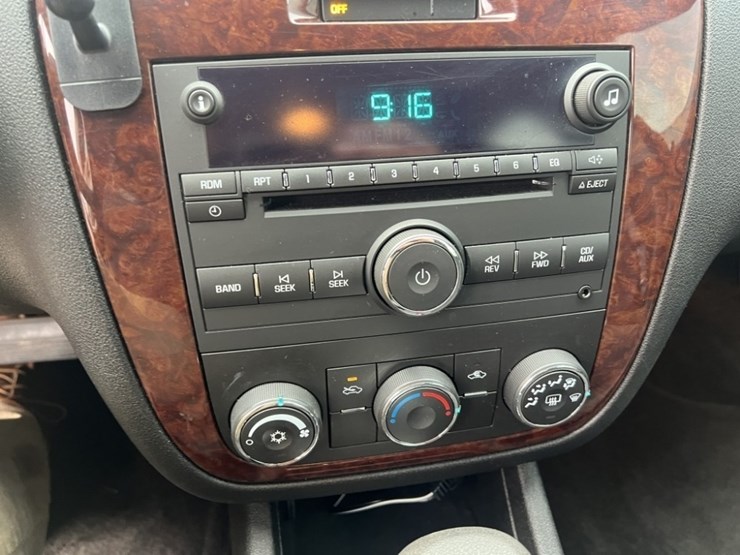 2011-chevrolet-impala-sedan-image-28