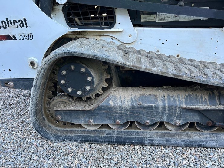 2017-bobcat-t740-image-13