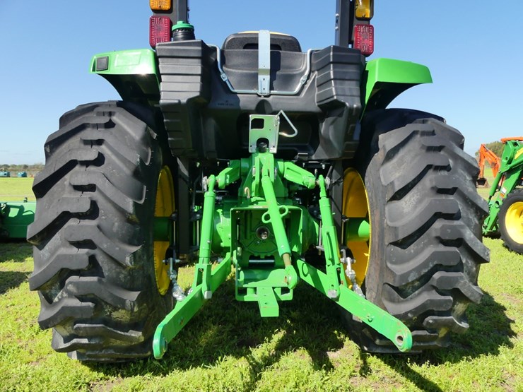 2021-john-deere-4044m-image-5