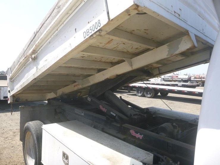 2011-ford-f550-image-8