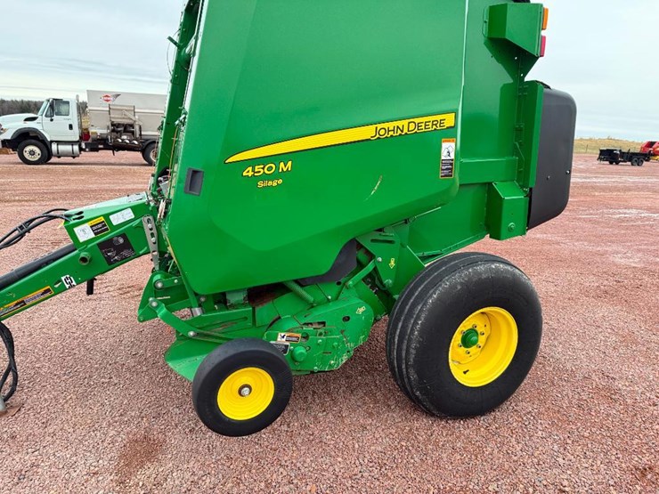 2020-john-deere-450m-image-15