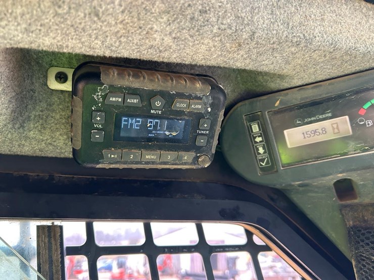 2022-deere-317g-image-22