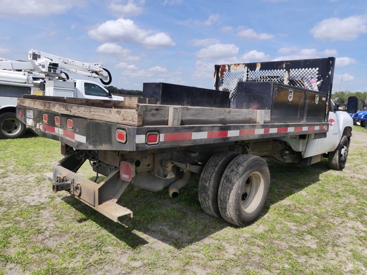 2012-chevrolet-3500-image-3