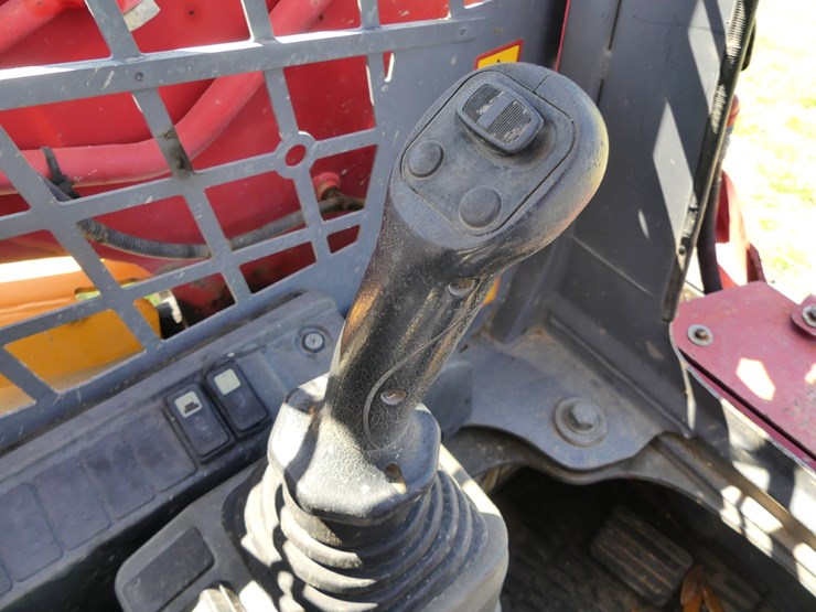 2020-takeuchi-tl8r2-image-12