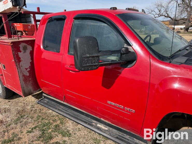 2011-chevrolet-3500-image-15