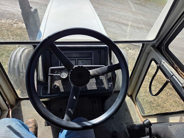 case-2290-tractor-image-27