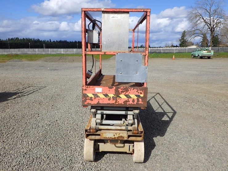 1997-skyjack-sj-3220-scissor-lift-image-2