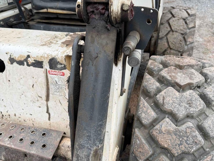 2002-bobcat-873-image-9