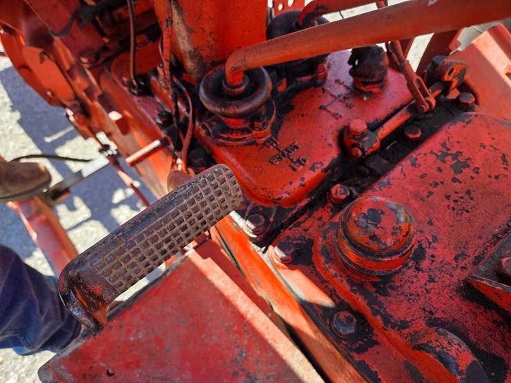 case-730-tractor-image-32