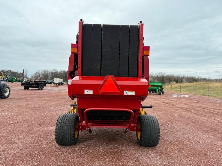 new-holland-br7070-image-5