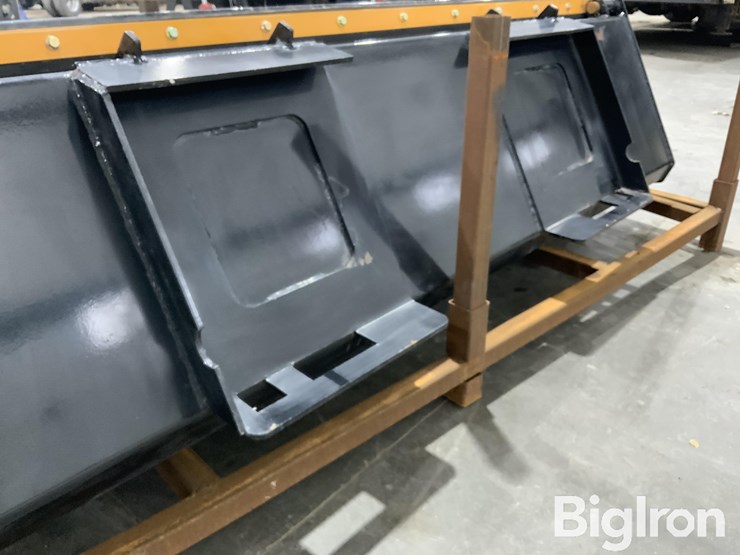 2025-massey-ferguson-730-image-9