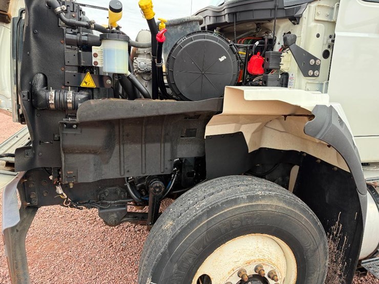 international-7600-image-41