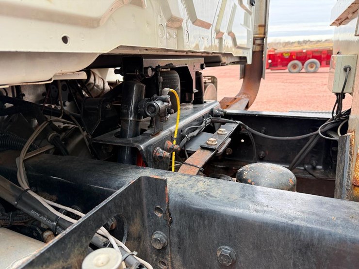 international-7600-image-83