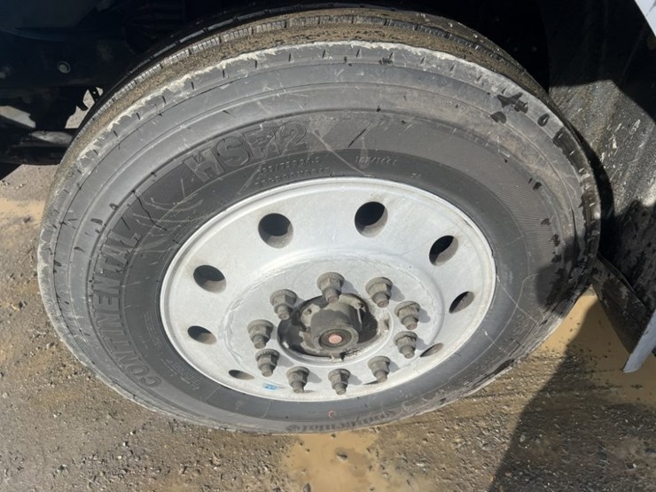 2015-mack-cxu613-tri-axle-truck-tractor-image-15