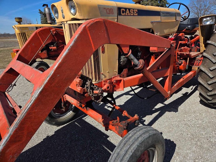 case-730-tractor-image-23
