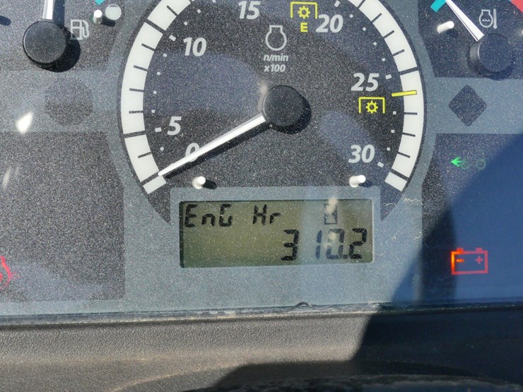 2018-john-deere-3033r-image-16