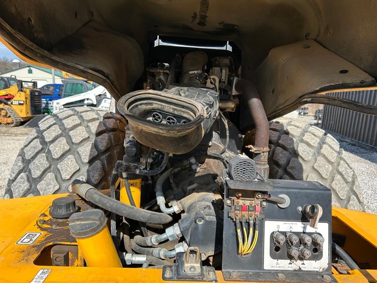 jcb-vm117-asphalt-roller-image-11