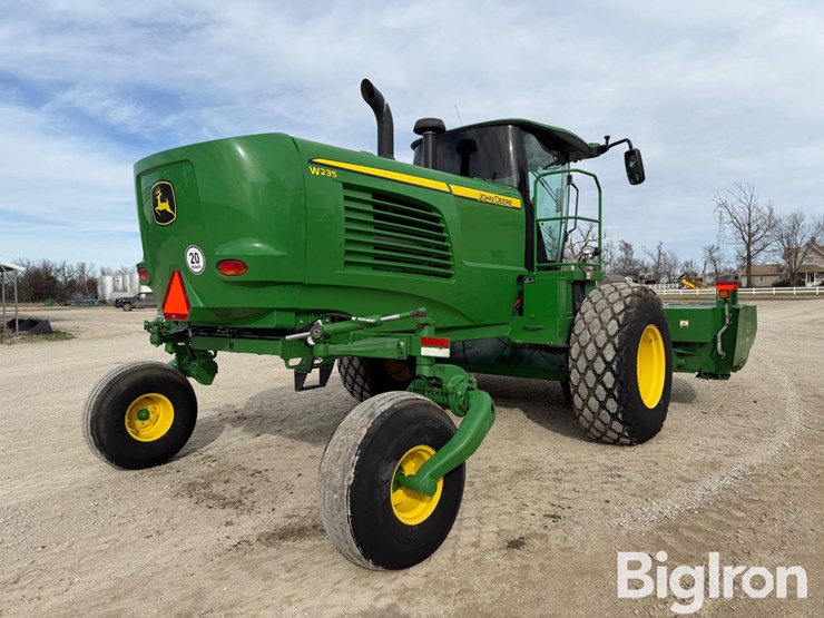 2021-john-deere-w235-image-5
