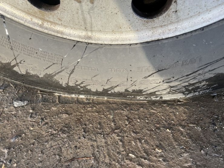 2015-mack-cxu613-tri-axle-truck-tractor-image-16