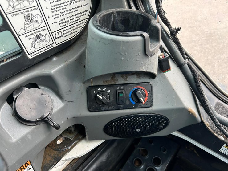 2022-bobcat-t770-image-30