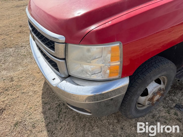 2011-chevrolet-3500-image-9