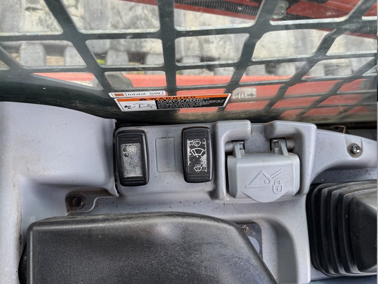 kubota-svl75-2-image-13