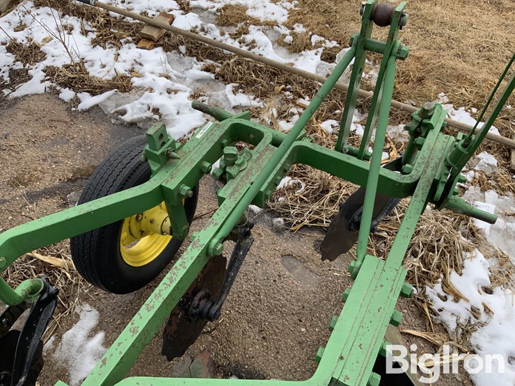 john-deere-810-image-18