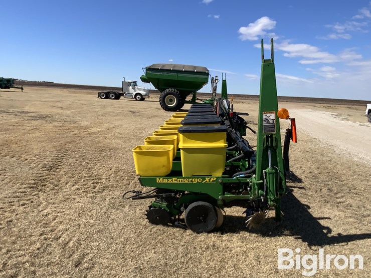 john-deere-1700-image-4