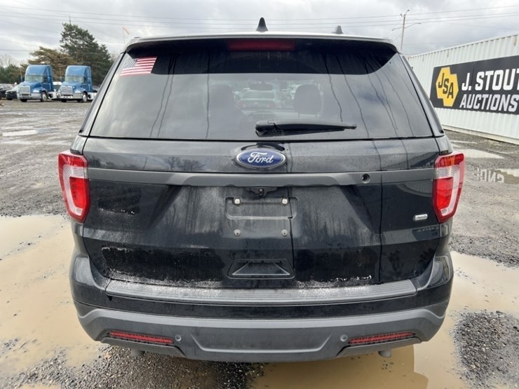 2018-ford-explorer-image-5