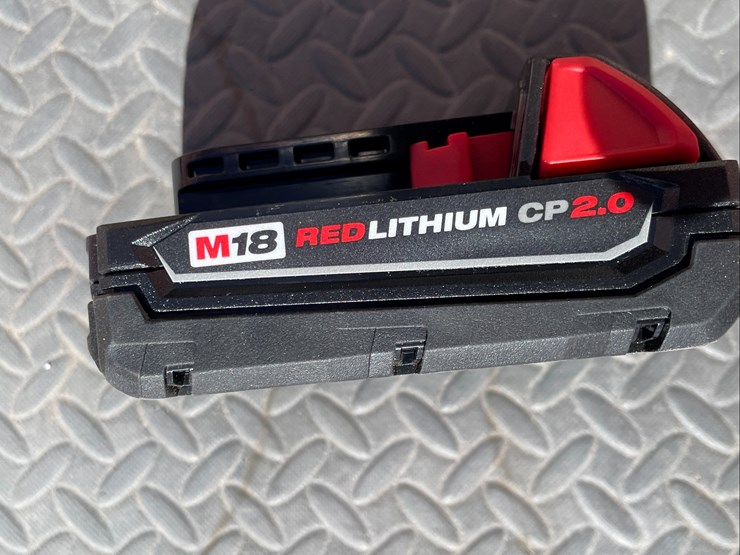 #1486-•-(2)-milwaukee-drill-driver-sets-(offsite-in-el-paso)-image-4