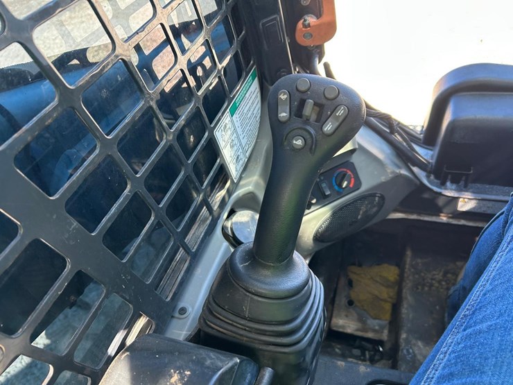 2019-bobcat-s850-image-27