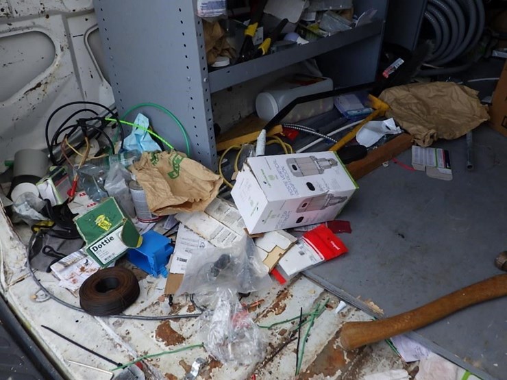 2002-ford-cargo-image-12