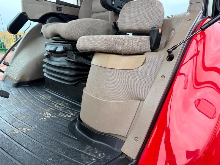 case-ih-magnum-180-image-55