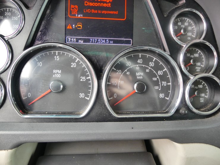 2018-peterbilt-579-image-17