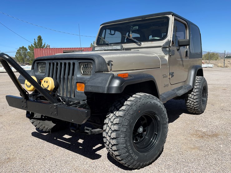 1993-jeep-wrangler-image-1