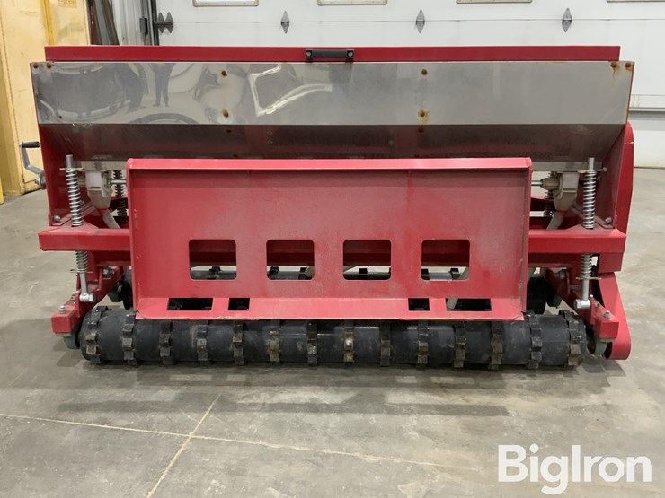 2025-massey-ferguson-730-image-6