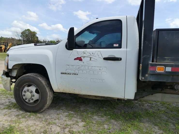 2012-chevrolet-3500-image-8