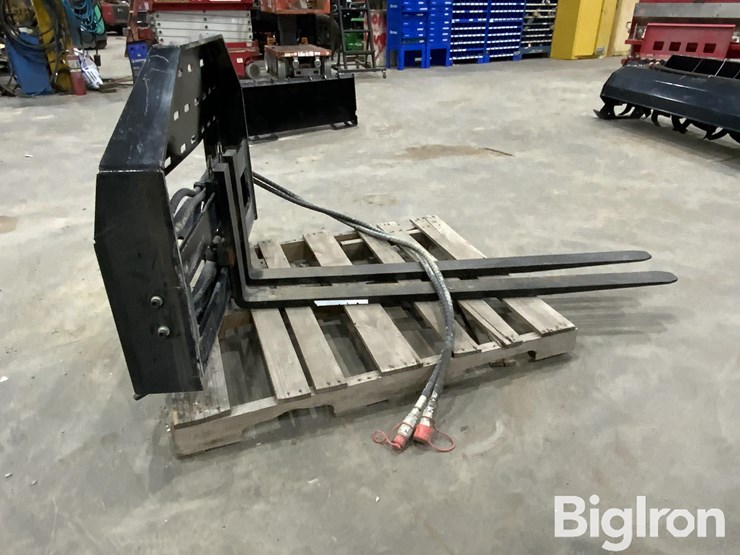 2025-massey-ferguson-730-image-4