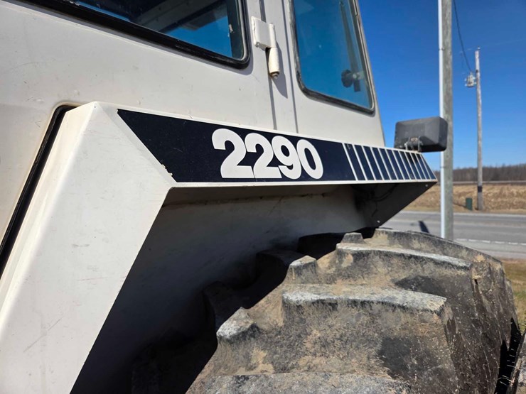 case-2290-tractor-image-15