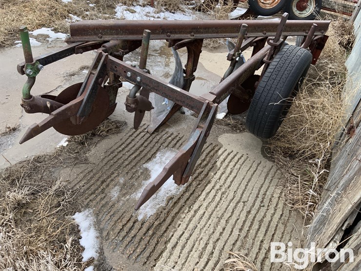 international-411-image-3