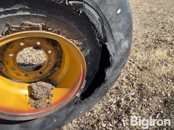 vermeer-baler-tire-and-rim-image-11