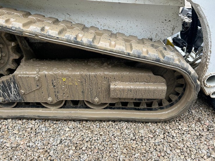 2024-bobcat-t450-image-14